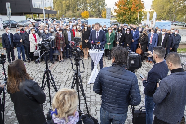 Vyzývajú vládu: Neobchádzajte nás